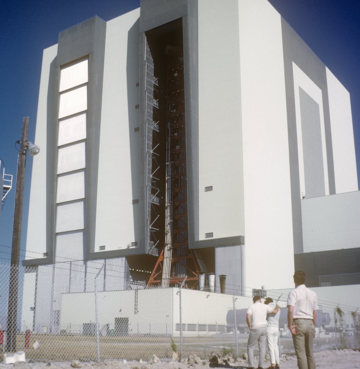 225 VAB and LVT- 3 Apollo 10 Dec 1968-s